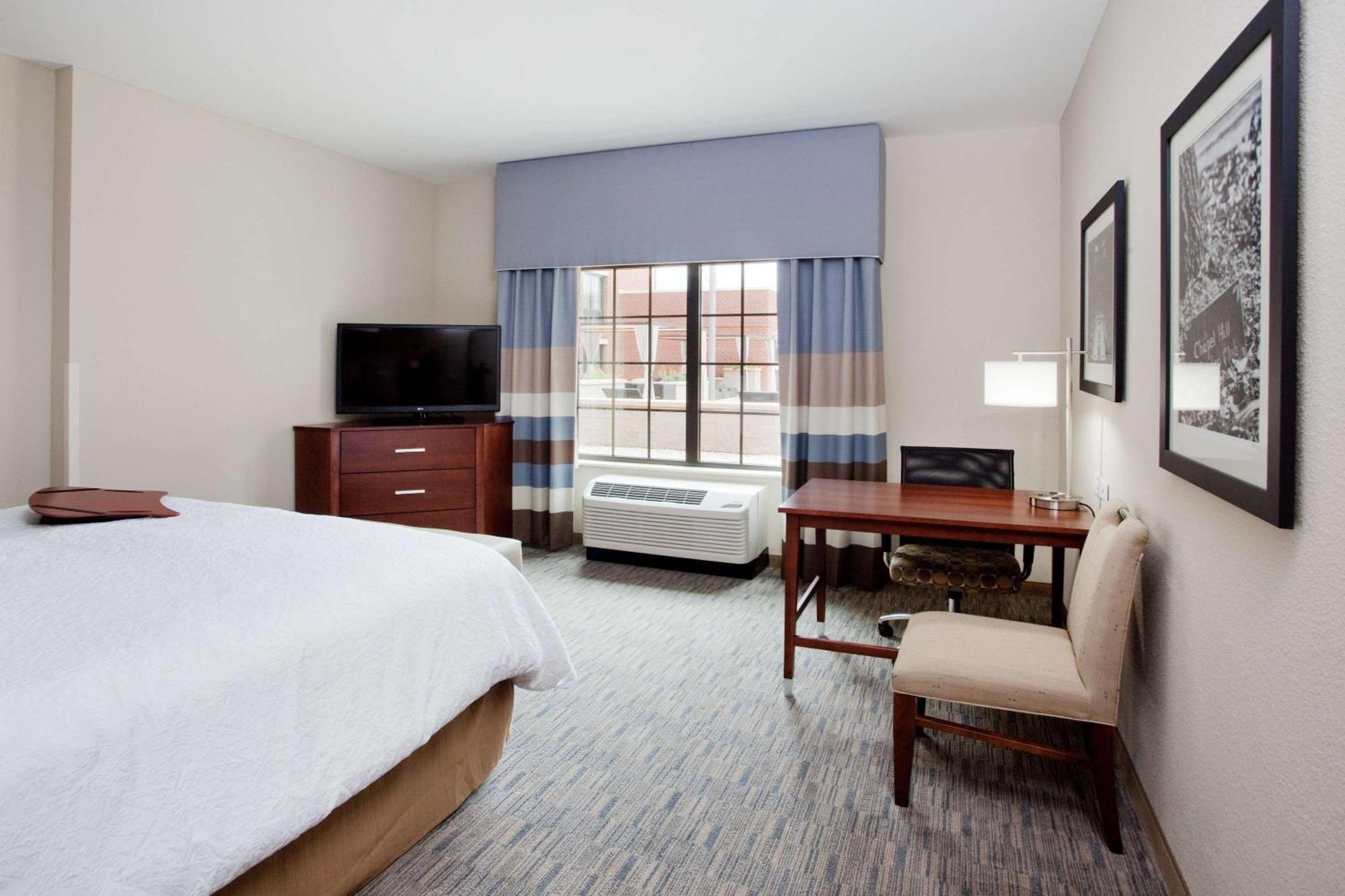 Hampton Inn & Suites Chapel Hill/Carrboro Zewnętrze zdjęcie