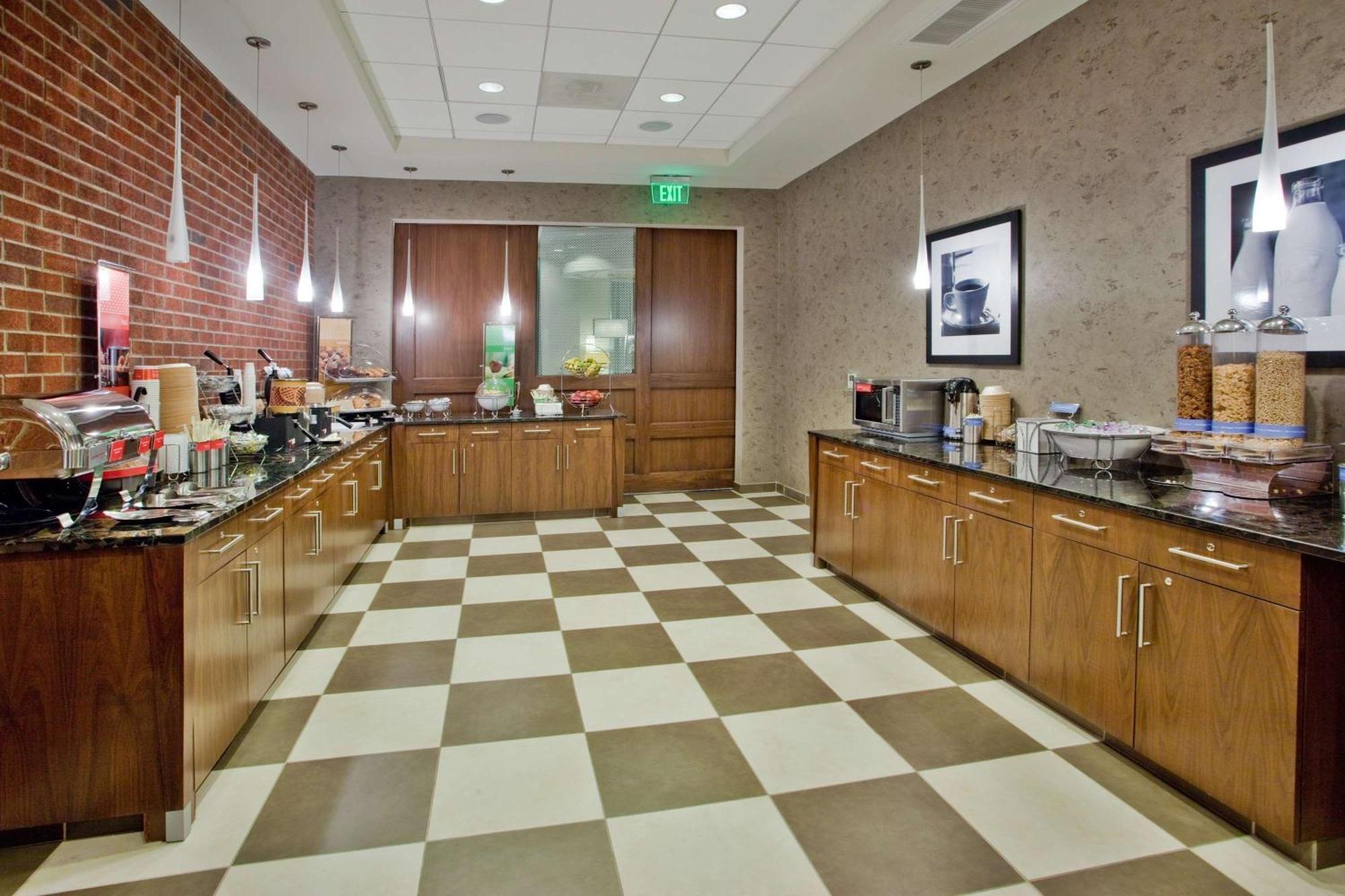 Hampton Inn & Suites Chapel Hill/Carrboro Zewnętrze zdjęcie