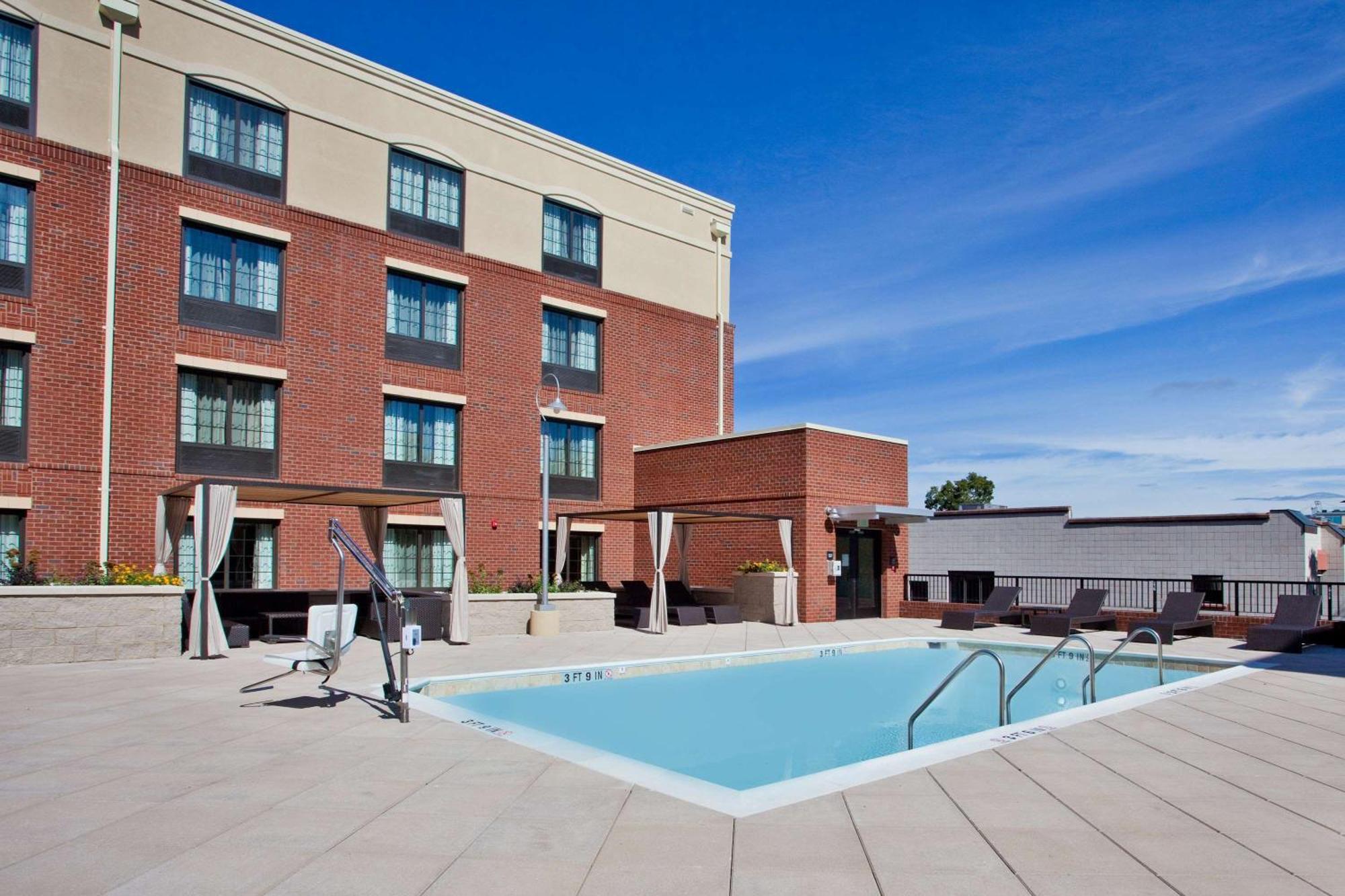 Hampton Inn & Suites Chapel Hill/Carrboro Zewnętrze zdjęcie